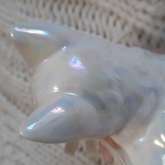 Vintage Irredecent Lustre White Cat Ceramic Figurine with pink & white bow - Picture 5 of 7
